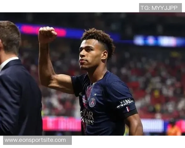 巴黎官方确认杜埃右大腿肌肉受伤预计缺阵数周影响球队阵容