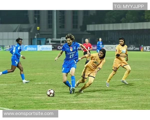 武汉女足上半场补时阶段失误被扳平浪费机会遭遇惩罚的教训